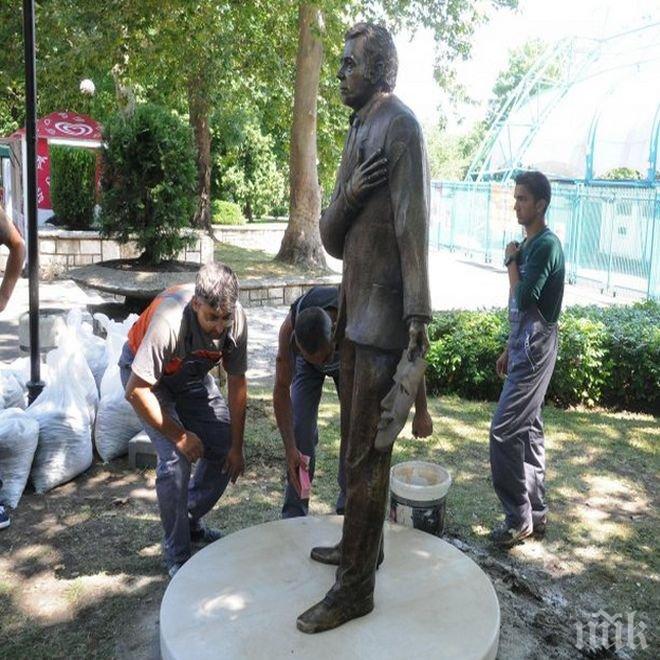 Монтираха паметник на Георги Калоянчев в Бургас