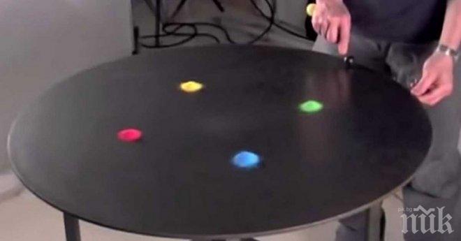 Този мъж посипа една метална маса с цветен пясък. Какво се случи след това? Ще останеш под хипноза!