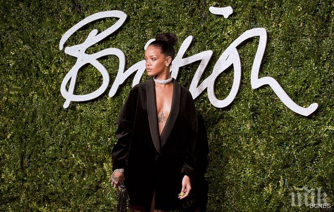 Риана стана творчески директор на марка чорапи