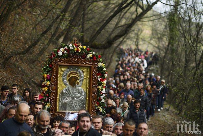 Пожар и топовни гърмежи изплашиха пловдивчани