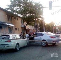 Страховита катастрофа на светофар в Перник! Треснаха се „Алфа Ромео” и БМВ