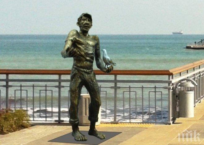 Изкъртиха част от паметника на Пандира в Бургас