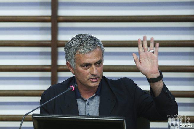 Челси с ново предложение за Стоунс