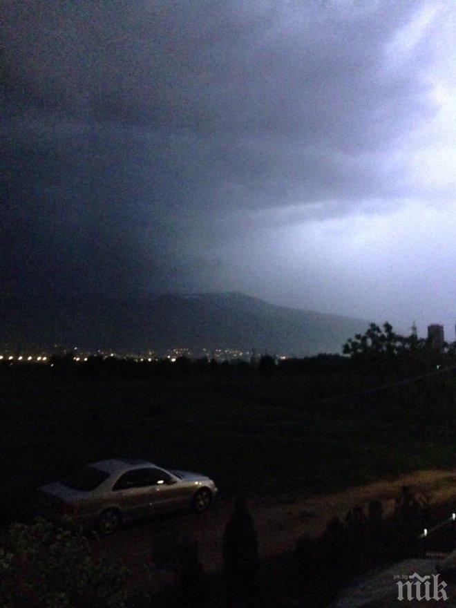 Около 15 хиляди тийнейджъри са евакуирани от скаутски лагер във Франция заради буря