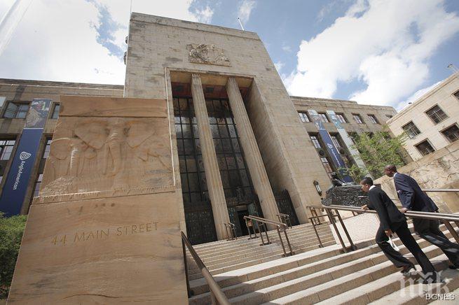 Платината падна под 1000 долара за пръв път от 6 години