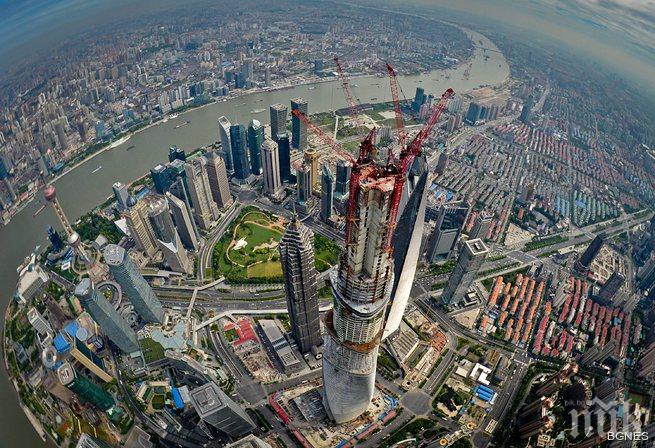 Шанхайската кула, която е втората по височина сграда в света, е почти готова