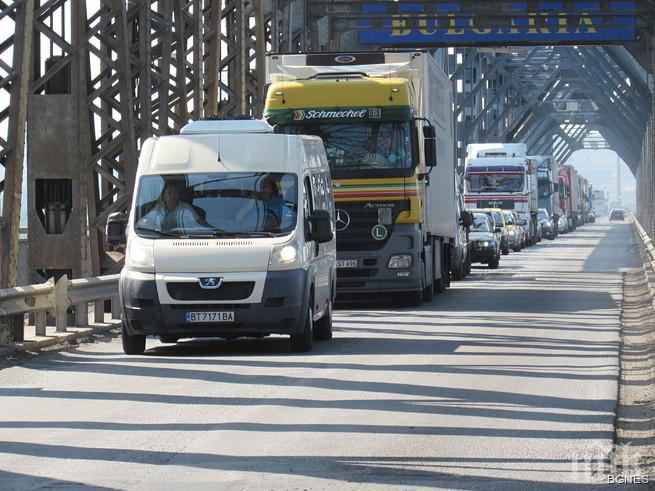 Ремонтът на Дунав мост удължава преминаването с един час