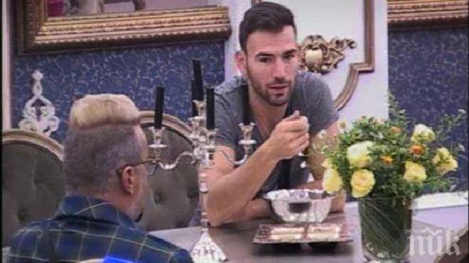 Разкрит! Наско Месечков спи с катаджия 