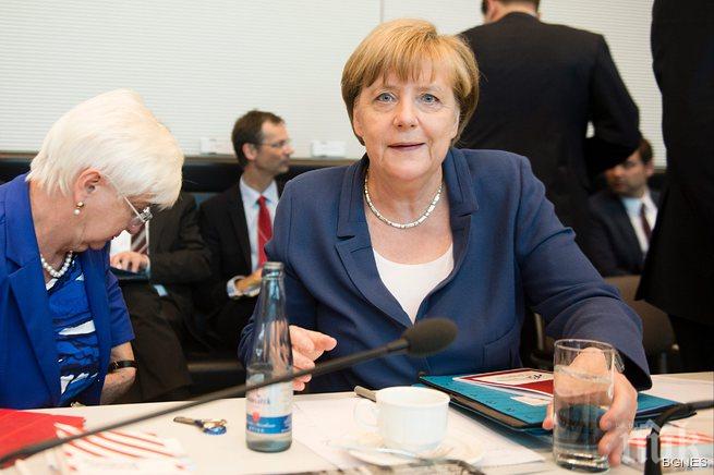 Меркел: Споразумението за Гърция е тежко за всички (обновена)