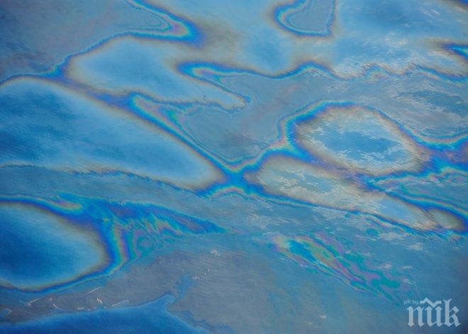 Турски кораб разля огромно количество олио край бреговете на Украйна