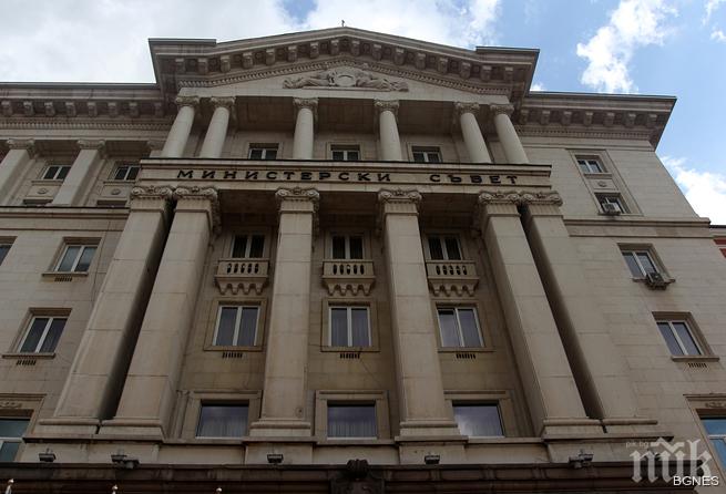 Министрите намалиха сключването на договори с европари за медии