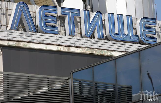 Самолет се върна обратно на летище София