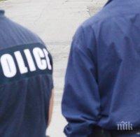 Побесняла тълпа опита да линчува полицаи в Горно Езерово