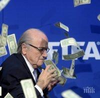 Замериха Сеп Блатер с изкуствени пари на пресконференция