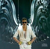 Джъстин Бийбър пародира колеги