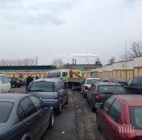 Пълен хаос и опънати нерви пред гишетата на КАТ! Новата система за регистрация на коли блокира, в цялата страна се извиха огромни опашки