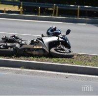 Вижте катастрофата с мотор във Варна! Излетя между платната (снимки)