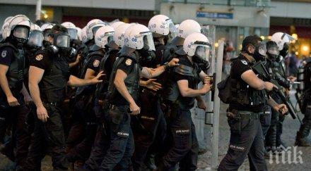 полицията истанбул разпръсква протестиращи водни оръдия сълзотворен газ