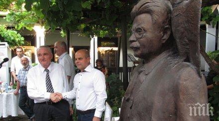 русе почита елиас канети паметник