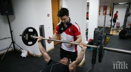 вдигането тежести полезно костите