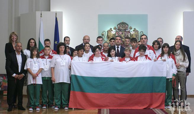 Плевнелиев връчи националния флаг на атлетите за Спешъл Олимпикс