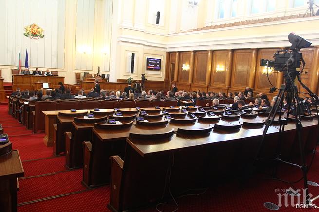 Депутатите гласуват промени в Закона за референдумите