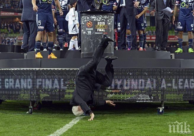 Шефът на австралийската футболна федерация претърпя операция на мозъка, след като падна