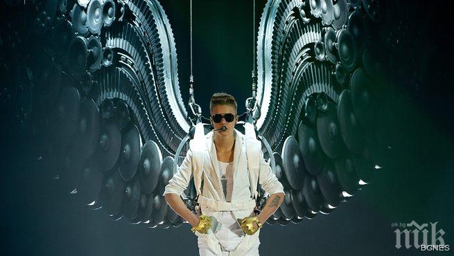 Джъстин Бийбър пародира колеги