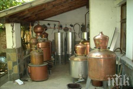 ПИК TV: 10 казана курбан за 1 000 души сготвиха за празника Илинден в село Рилци