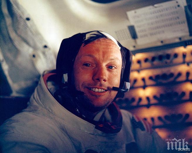 Смитсониън събира дарения за скафандъра на Нийл Армстронг