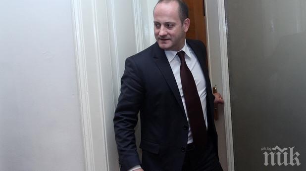 Радан сравни промените в Конституцията с референдума в Гърция, заплаши с дестабилизация