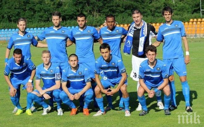 Мъжка любов в Левски (уникална снимка)