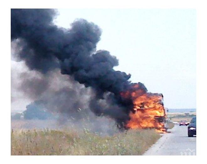  Ад на магистралата за Варна! Кола с газова уредба изгоря като факла