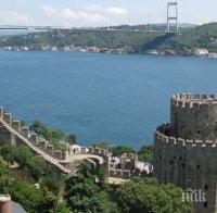 Кораб се удари в историческа вила на брега на Босфора