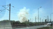 Гъсти облаци дим и пожар около Крайезерния път във Варна