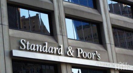 standard poors вдигна гръцкия рейтинг