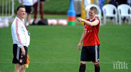 ван гаал изненадващият трансфер нападател