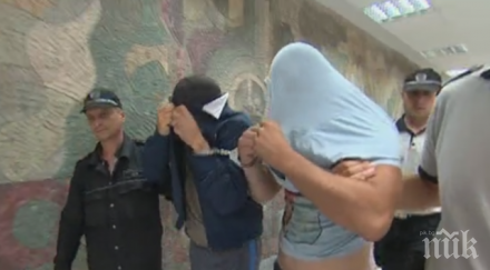 двама полицаи решетките рекетирали бизнесмен пари после заканили стане лошо стане страшно