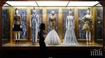 денонощна изложба александър маккуин лондон