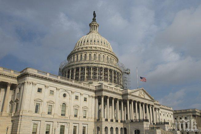 Конгресмени: Иран може да купи атомна бомба