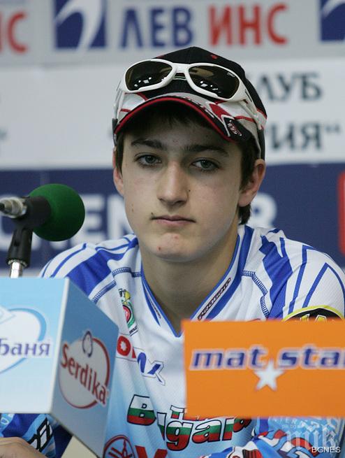 Петър Петров официално с Кавазаки през 2016-2017 година