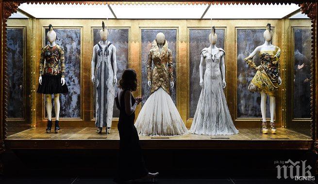 Денонощна изложба на Александър Маккуин в Лондон 