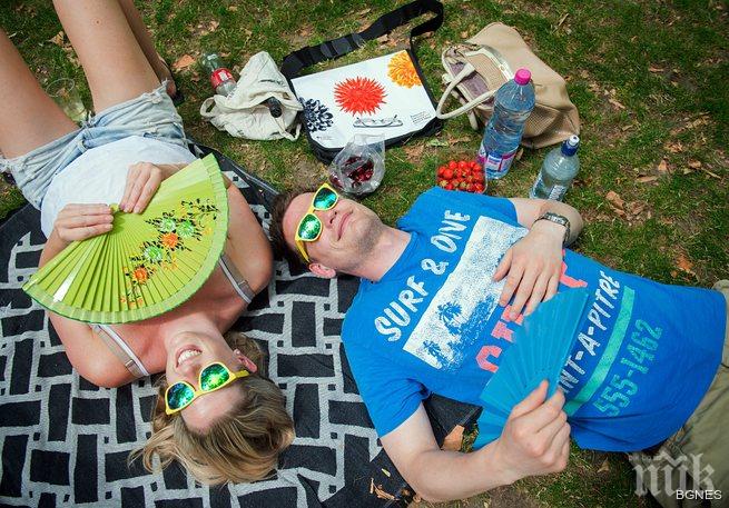 Адската жега продължава! Лекари предупреждават: Не излизайте навън, опасно е за здравето