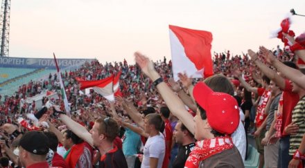 около ултраси цска протестират армията