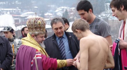 британец спаси богоявленския кръст стралджанско