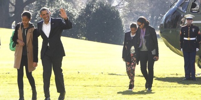 Семейство Обама се завърна от Хаваите