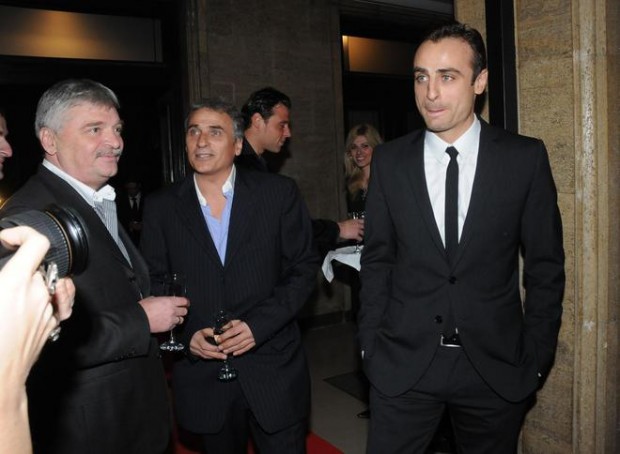 Димитър Бербатов дари баща си с риза за имения ден