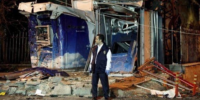 Сблъсък на 2 влака рани 8 души в Турция