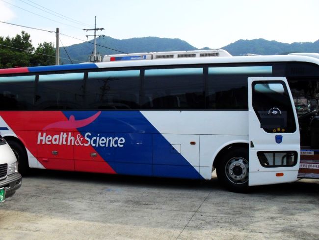 Автобус с холандци излетя от пътя