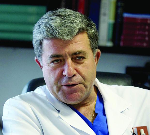 Хирург, оперирал 11 000 сърца: И на политиците сърцата са еднакви